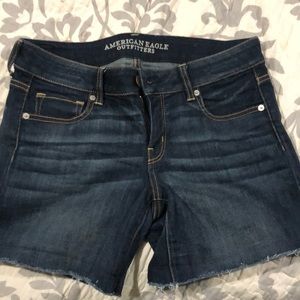 I’m selling American eagle shorts